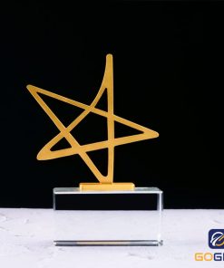 Cúp CTR3 được chế tác riêng theo yêu cầu của khách hàng