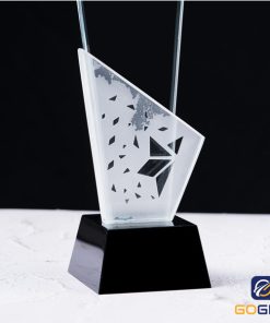 Cúp vinh danh làm bằng pha lê trong suốt