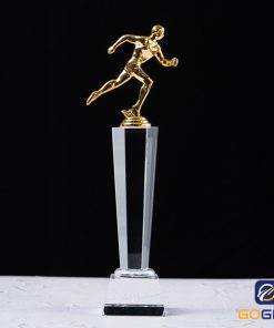 Cúp thể thao chạy bộ làm bằng pha lê