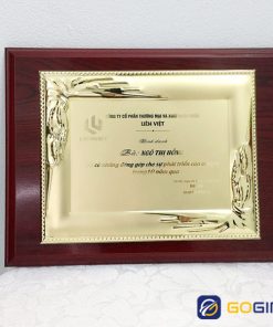 Bảng vinh danh đồng gỗ BVD08 thực tế