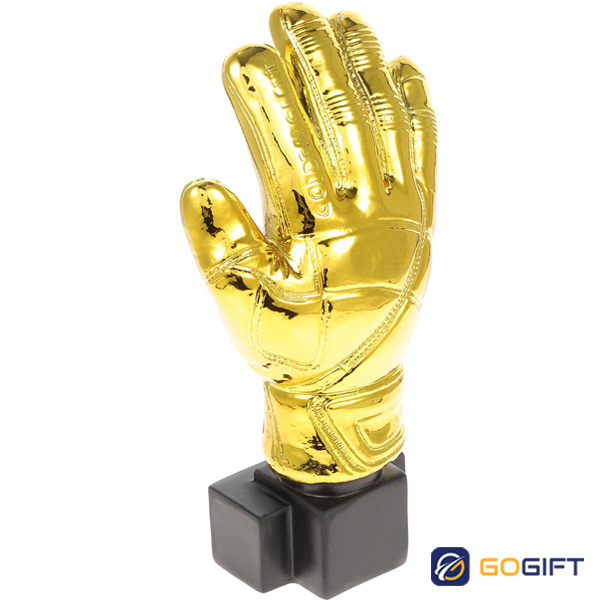 Cúp hình găng tay thường được trao tặng cho các thủ môn có thành tích xuất sắc