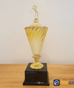 Cúp thể thao phe lê màu vàng đế den - 1