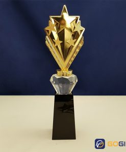 Sự kết hợp hoàn hảo giữa kim loại và pha lê