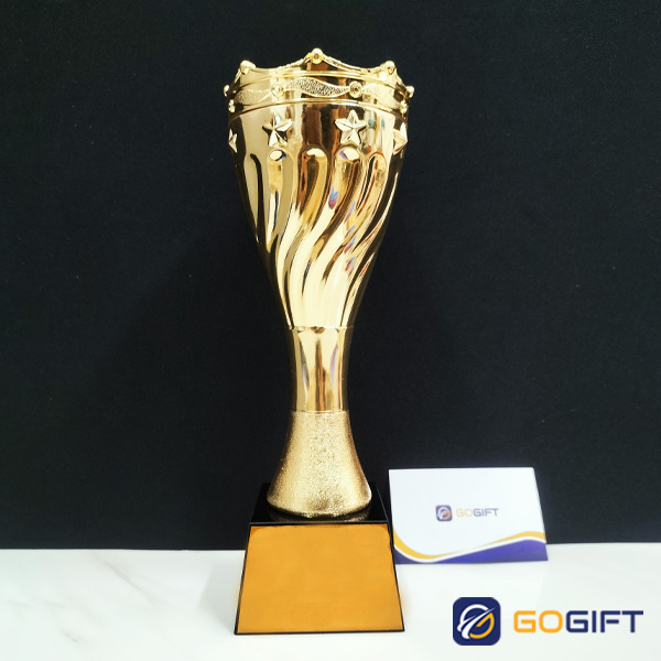 Cúp lưu niệm bóng đá được sử dụng làm phần quà tặng cho đội bóng xuất sắc, chiến thắng khi thi đấu.