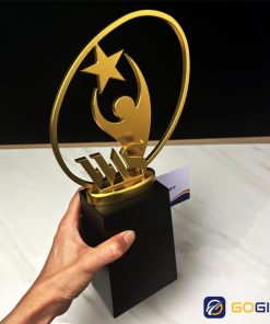 Cúp chế tác riêng kim loại kết hợp pha lê CTR21