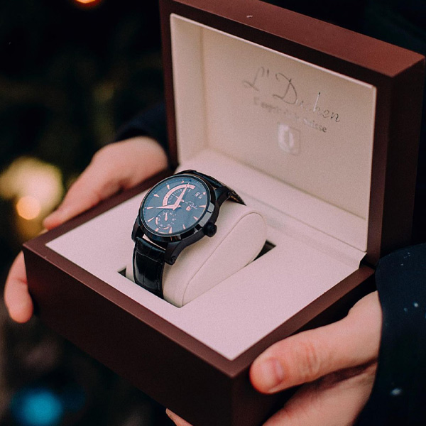 Đồng hồ là món quà tặng tốt nghiệp đại học cho nam hứng thú