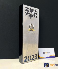 Cúp chế tác riêng pha lê kết hợp kim loại