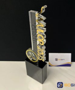 Cúp chế tác riêng pha lê kết hợp kim loại