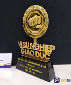 Cúp chế tác riêng cho Đại học TCB, Khoa Payment & USL