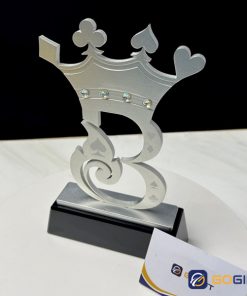 Cúp chế tác riêng CTR35 màu bạc