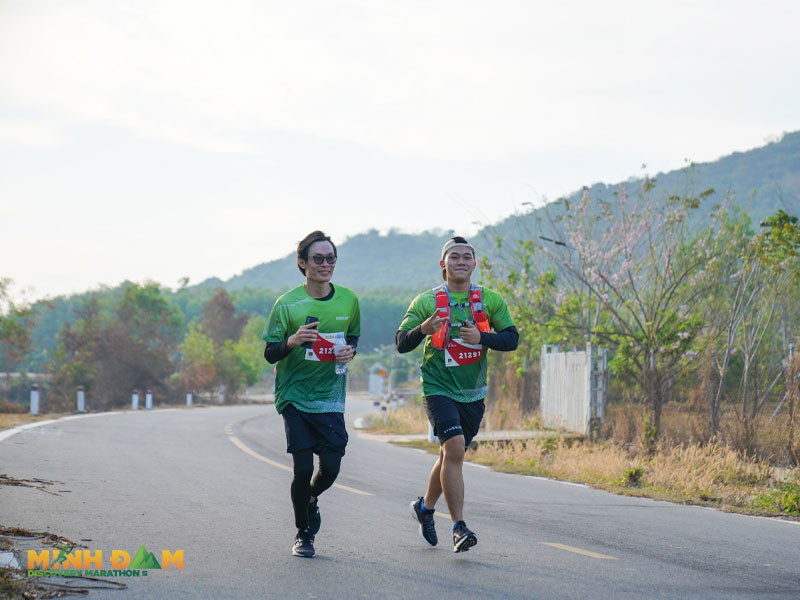 Minh Đạm Discovery Marathon có cung đường chạy khá giản dị mộc mạc, thích hợp cho các runner yêu thích sự bình yên. Ảnh BTC