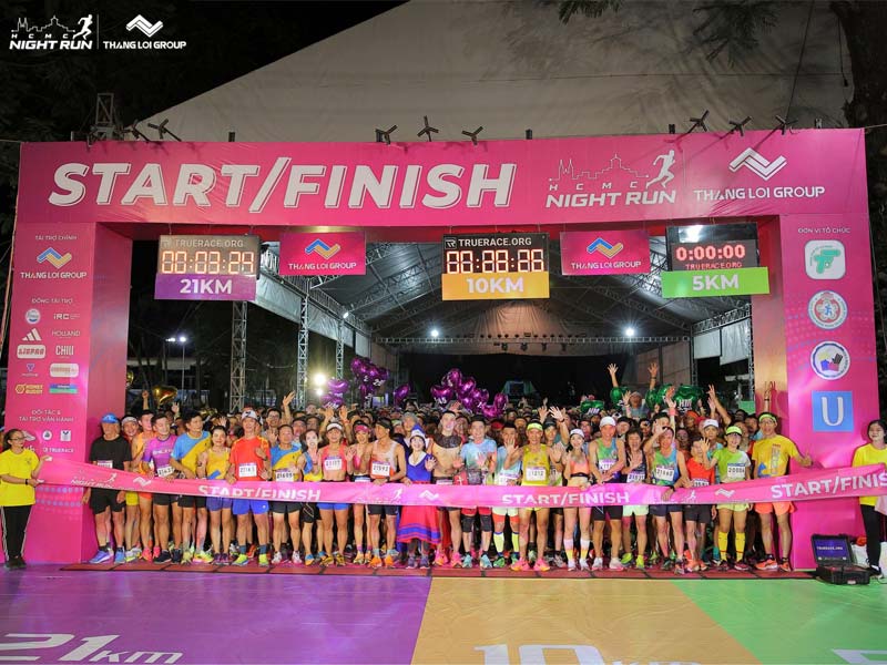 Giải chạy Ho Chi Minh City Night Run Eximbank diễn ra vào thời điểm thời tiết mát mẻ dễ chịu. Ảnh BTC