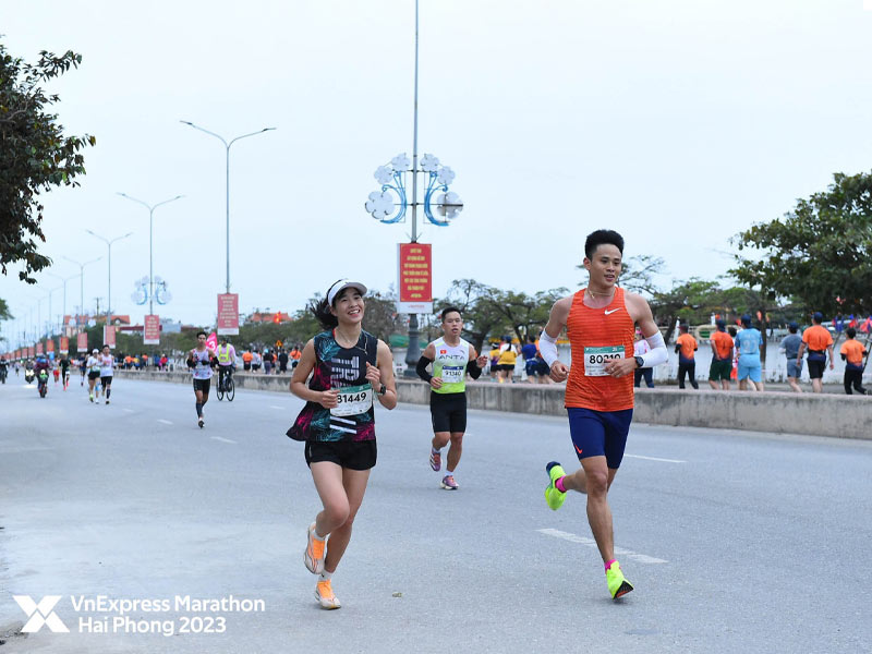 Cung đường chạy của Hải Phòng Marathon rộng rãi thoáng mát, đáp ứng được nhu cần của các runner