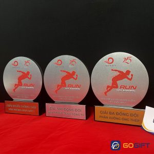 Cúp vinh danh marathon độc quyền Nhật Quang CTR71