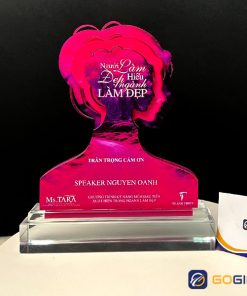 Cúp vinh danh ngành spa TARA CTR70