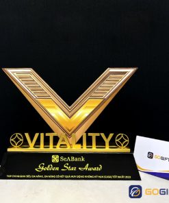 Cúp vinh danh ngân hàng SeaBank xuất sắc CTR67