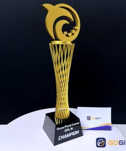 Cúp vinh danh nhân viên ưu tú thiết kế mắt lưới CTR68