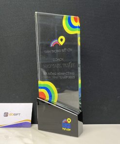 Cúp pha lê in theo yêu cầu 2