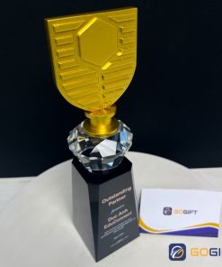 Cúp thiết kế vinh danh đối tác Curtin 2