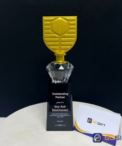 Cúp thiết kế vinh danh đối tác Curtin