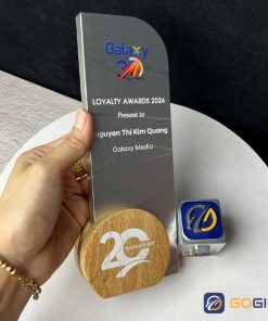 Cúp thiết kế Galaxy Loyalty Awards 3