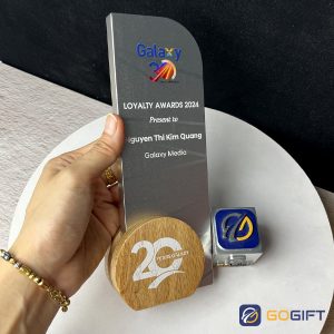 Cúp thiết kế Galaxy Loyalty Awards 3