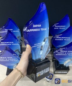 Cúp thiết kế Breaking Records Together 2