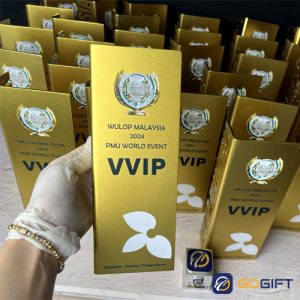 Cúp thiết kế vinh danh Wulop Cambodia VVIP 3