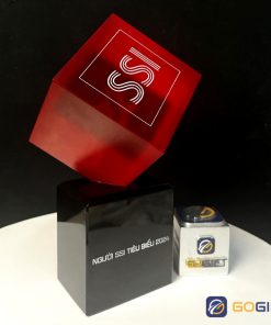 Cúp thiết kế vinh danh nhân viên SSI 3