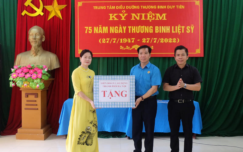 tặng quà ngày thương binh liệt sỹ