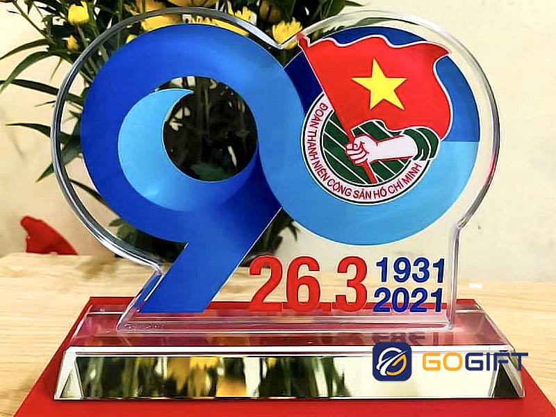 Cúp vinh danh đoàn thanh niên