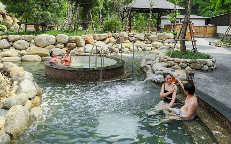 suối khoáng nóng