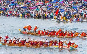 Giải đua thuyền trên sông Nhật Lệ