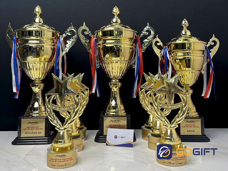 cúp giải đua thuyền