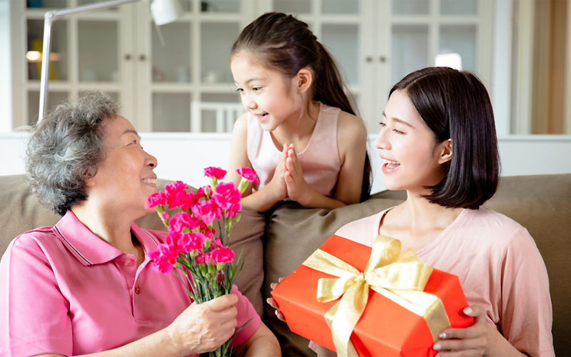 Tặng quà tặng mẹ
