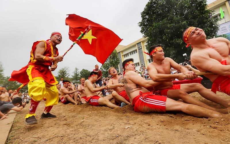 Kéo co ngồi - Lễ hội Đền Trấn Vũ