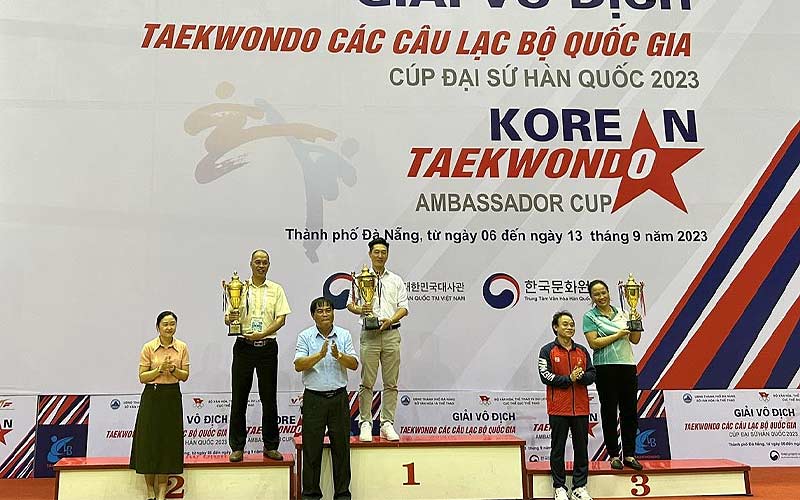 cúp taekwondo 2