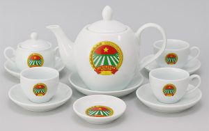 Bộ ấm chén Đại hội Nông dân