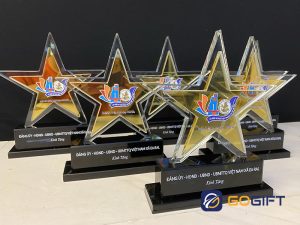 Cúp tặng đại biểu