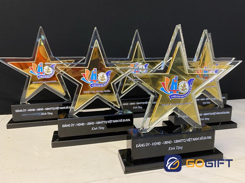 Cúp tặng đại biểu