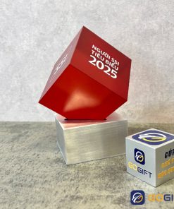 Cúp thiết kế vinh danh SSI 2025 2