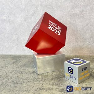Cúp thiết kế vinh danh SSI 2025 2