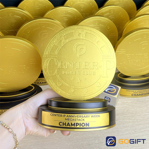 Cúp thiết kế vô địch Kick Off Center Point Poker
