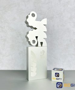 Cúp thiết kế We Young by Wechoice