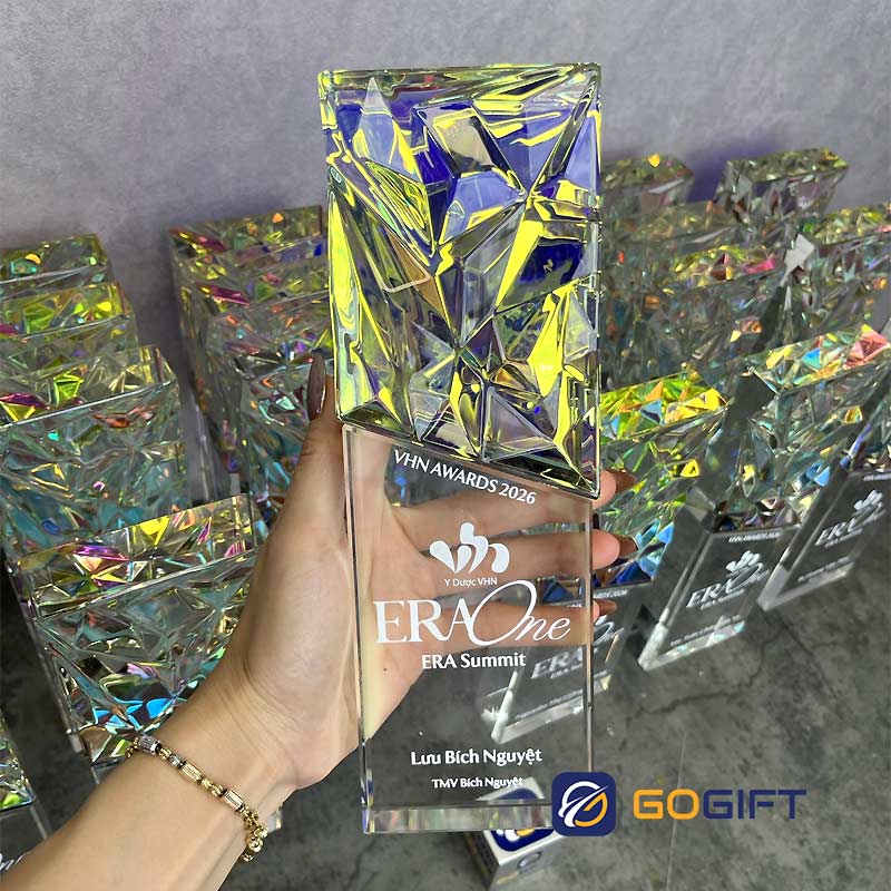 Kỷ niệm chương pha lê hologram Kỷ niệm chương pha lê hologram