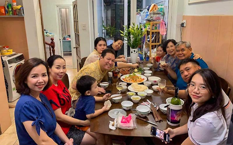 kịch bản tất niên gia đình 1