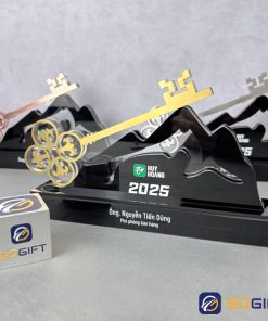 Cúp thiết kế Khoá Huy Hoàng 2