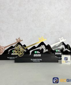 Cúp thiết kế Khoá Huy Hoàng 3