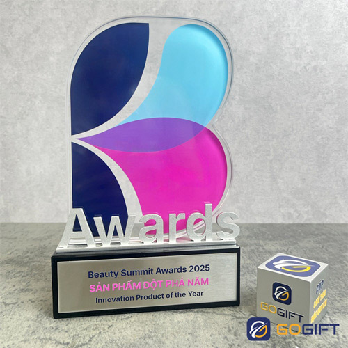 Cúp thiết kế Beauty Summit Awards 2025
