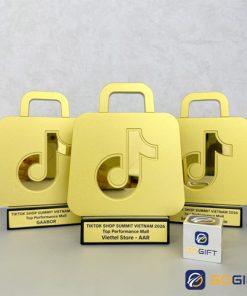 Cúp thiết kế Tiktok Shop Summnit Vietnam 2026